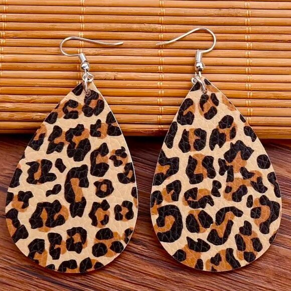 Earrings Leopard Cheetah Print Dangle Animal Jungle Stylish Bold Trendy Glam Fun - Picture 1 of 2